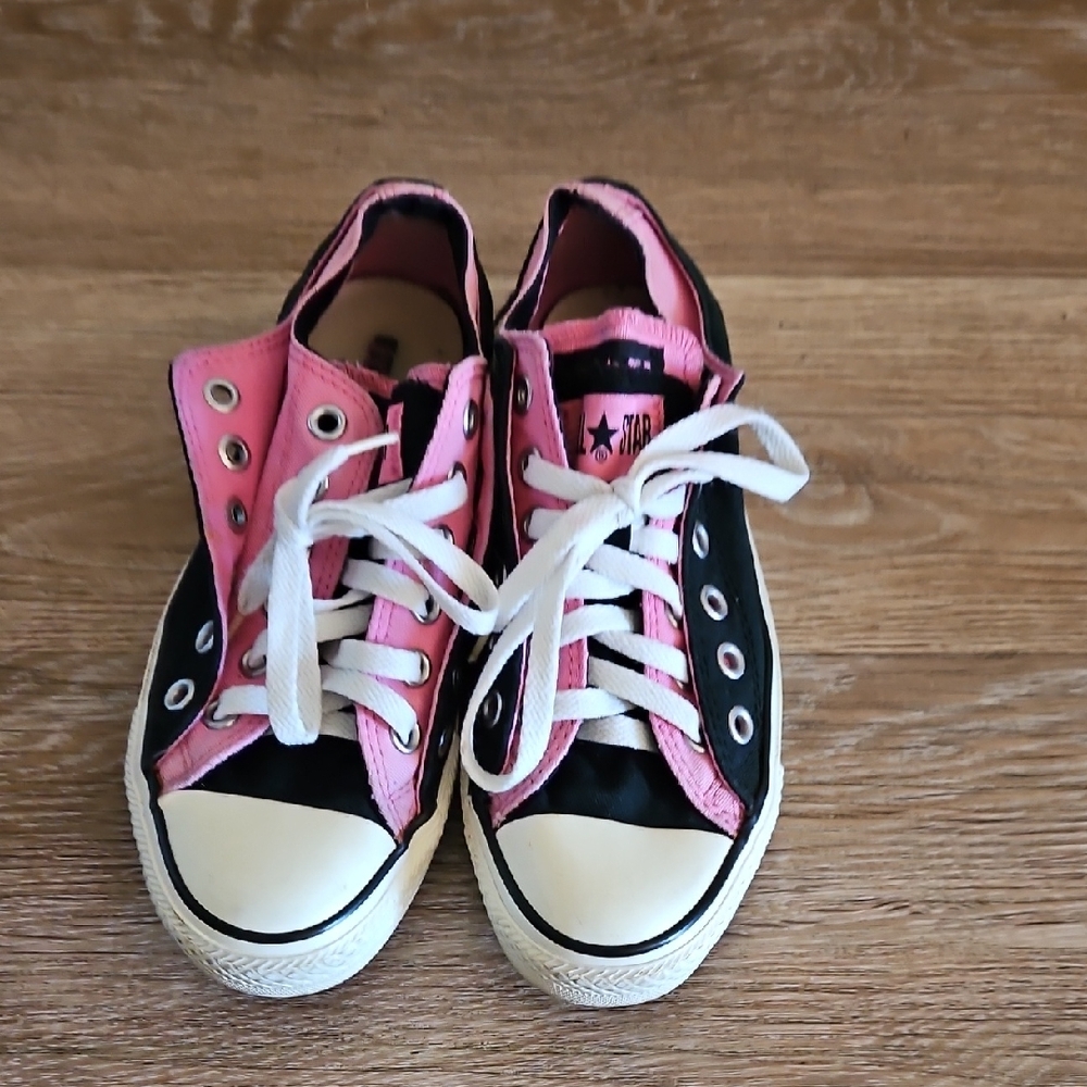 Converse Women's Sneakers in Pink and Black